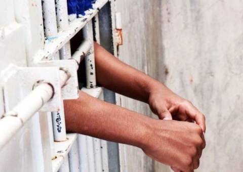 Homem mata desafeto dentro de flutuante e acaba preso no Amazonas 