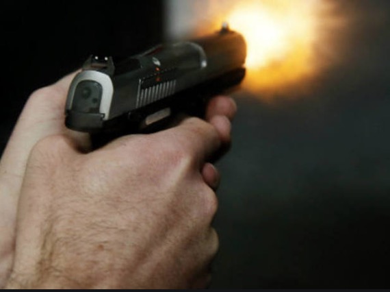 Homem é preso após sair atirando no meio da rua no Amazonas