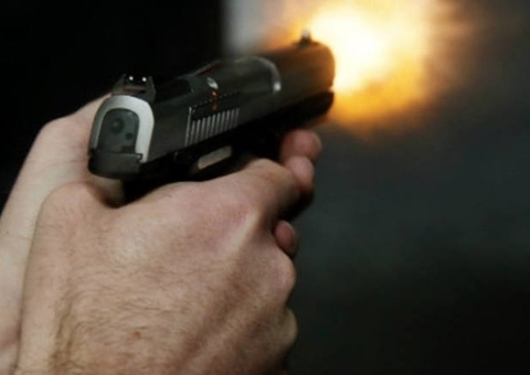 Homem é preso após sair atirando no meio da rua no Amazonas