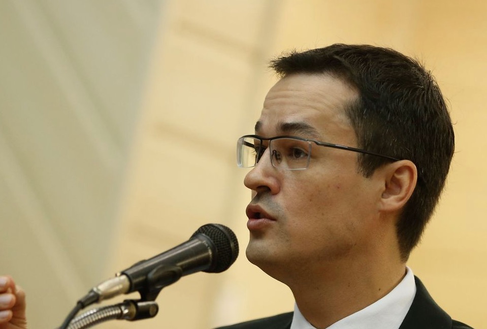 Conselho do MP pune Dallagnol com censura por posts contra Calheiros