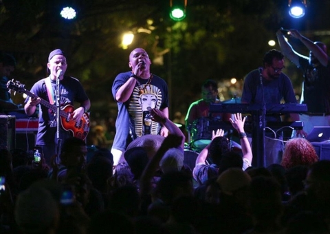 Johnny Jack Mesclado faz show no Teatro da Instalação neste domingo