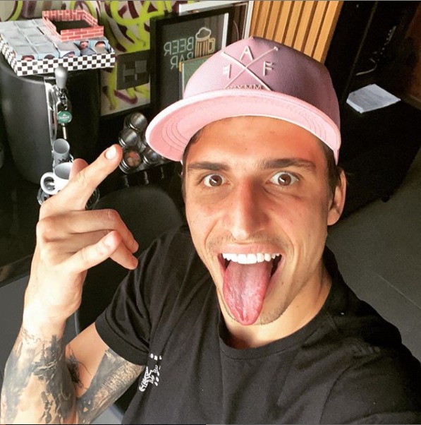 Ex-BBB Prior faz post enigmático e fãs apontam participação em A Fazenda