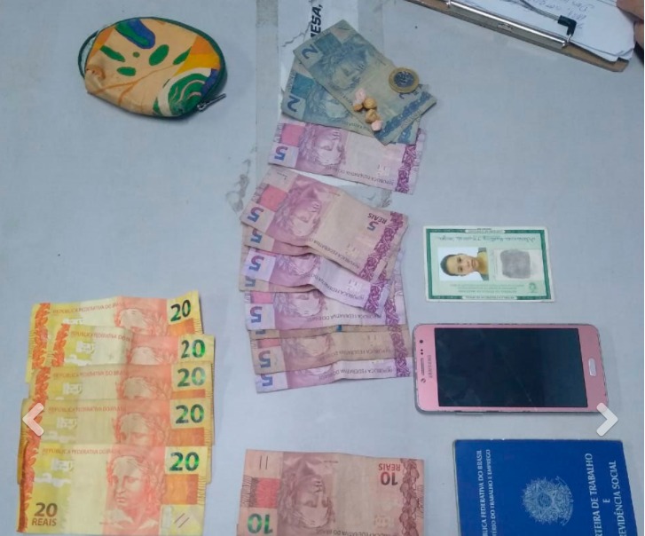 Mulher não consegue fugir e é presa suspeita de tráfico de drogas em Manaus