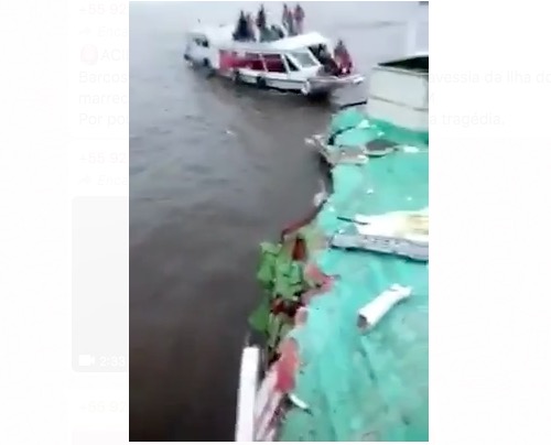 Passageiros ficam feridos após barcos colidirem no Amazonas; veja vídeo
