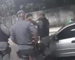 O policial violento e nós, os bons e cheios de virtudes 
