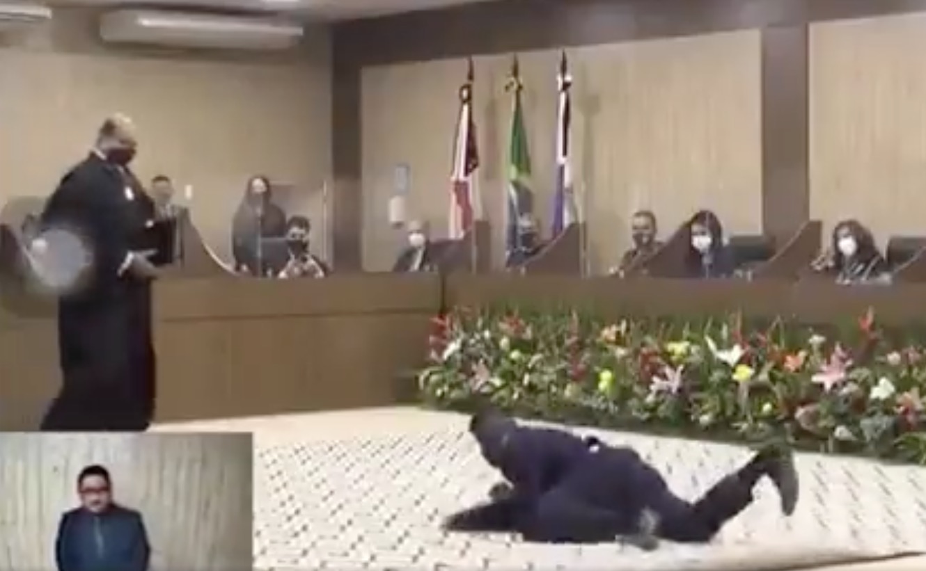 Circo da política não vai parar em Manaus. Mau exemplo em diplomação no TRE