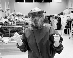 Pandemia ganha aliados que se manifestam pelo negacionismo. E também matam