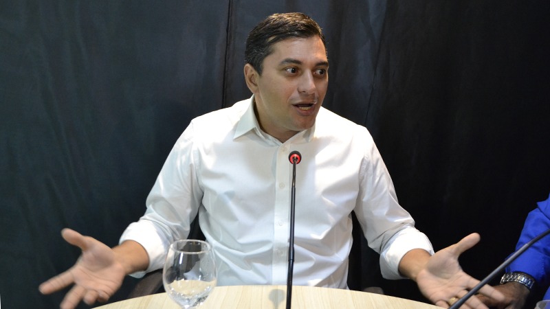 Vacina contra Covid: Governador do Amazonas teme virar jacaré