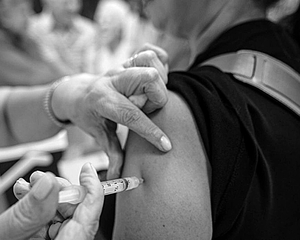 O vai-e-vem de decisões judiciais sobre vacinação em Manaus é um erro grave