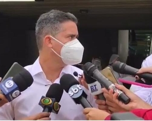 David  confunde público  com privado e culpa 'rapaz' por asfalto em casa