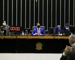 Câmara não pode se apequenar. Seu dever é mandar libertar deputado