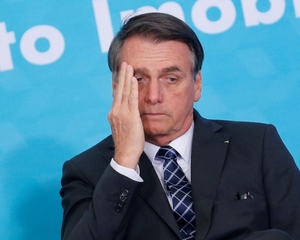 Ninguém  aguenta mais Bolsonaro, nem os militares. 