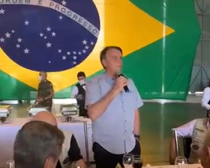 Presença de Bolsonaro em terras indígenas tem potencial de uma bomba biológica
