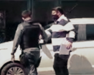 A segurança que a PM do Amazonas dá a um suposto criminoso