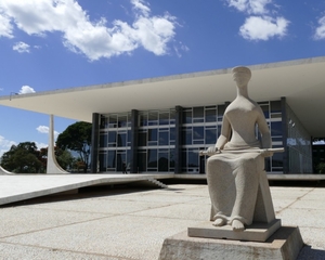 Seriam deuses os 11 ministros da Corte Suprema do Brasil?