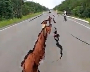 Rachaduras na BR 319 fazem a alegria das empreiteiras