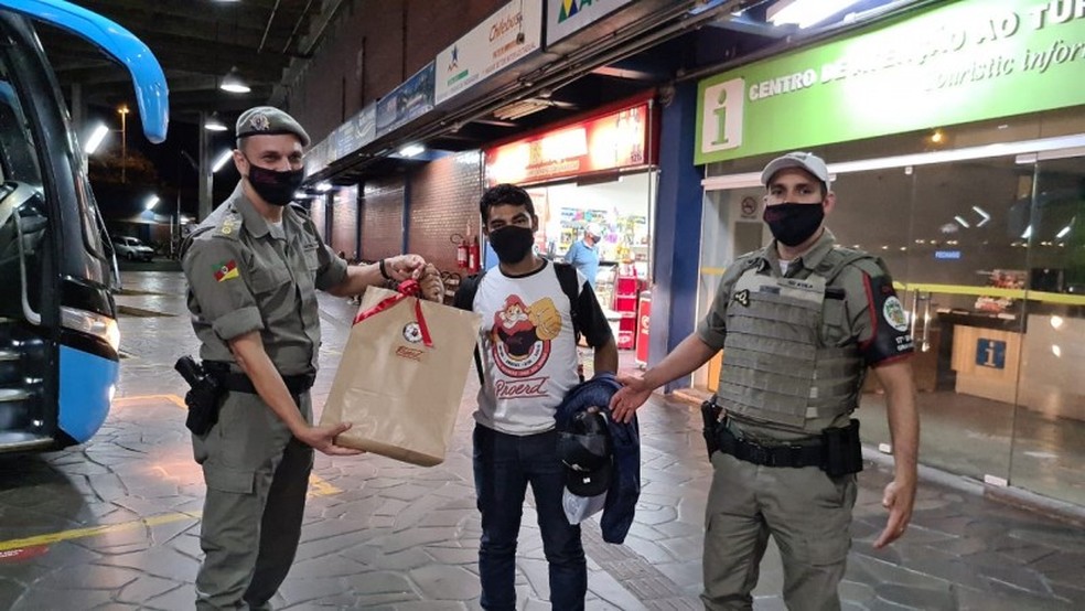 Jovem é resgatado após encontro com namorada virtual dar errado