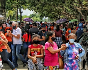 Não era mesmo prudente privar os manauaras de visitar os seus mortos. Mas por que fechar a praia? 