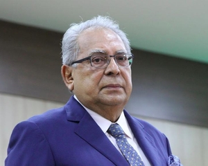 Aliados de ocasião e o tempo conspiram contra Amazonino Mendes