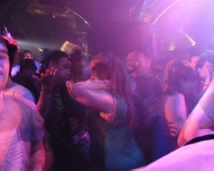 A 'pegação' do sábado para liberar hormônios adormecidos  e o 'mundo' que passa e não  vemos