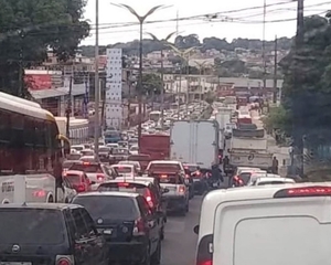 O direito dos pedestres e o pesadelo dos motoristas nas ruas de Manaus