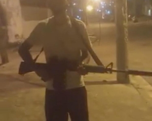 No Amazonas, políticos têm medo do 'chefão do bairro' e precisam de licença para falar com eleitores 