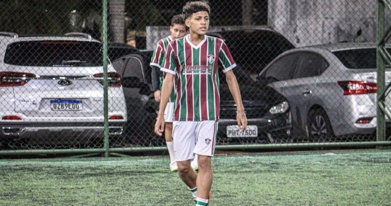 Aluno da Escola de Futebol Guerreirinhos Manaus faz testes no Fluminense