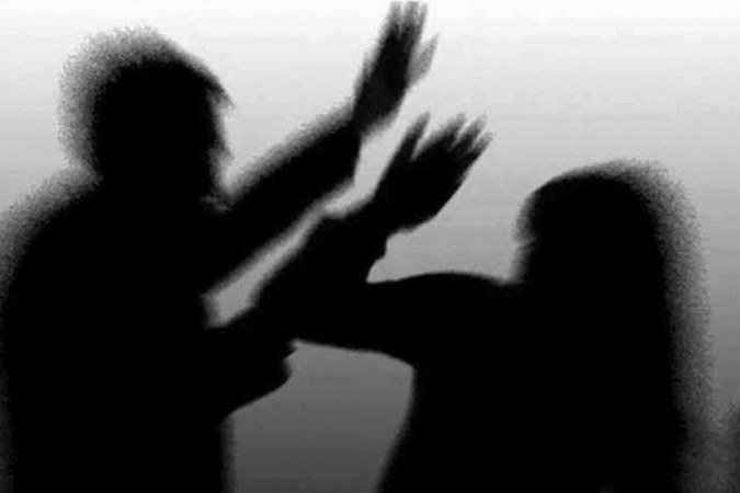 Homem invade casa e tentar estuprar mulher na frente dos filhos em Manaus