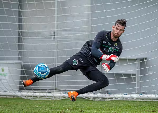 Protagonista no Manaus, Vinicius mira acesso à Serie C