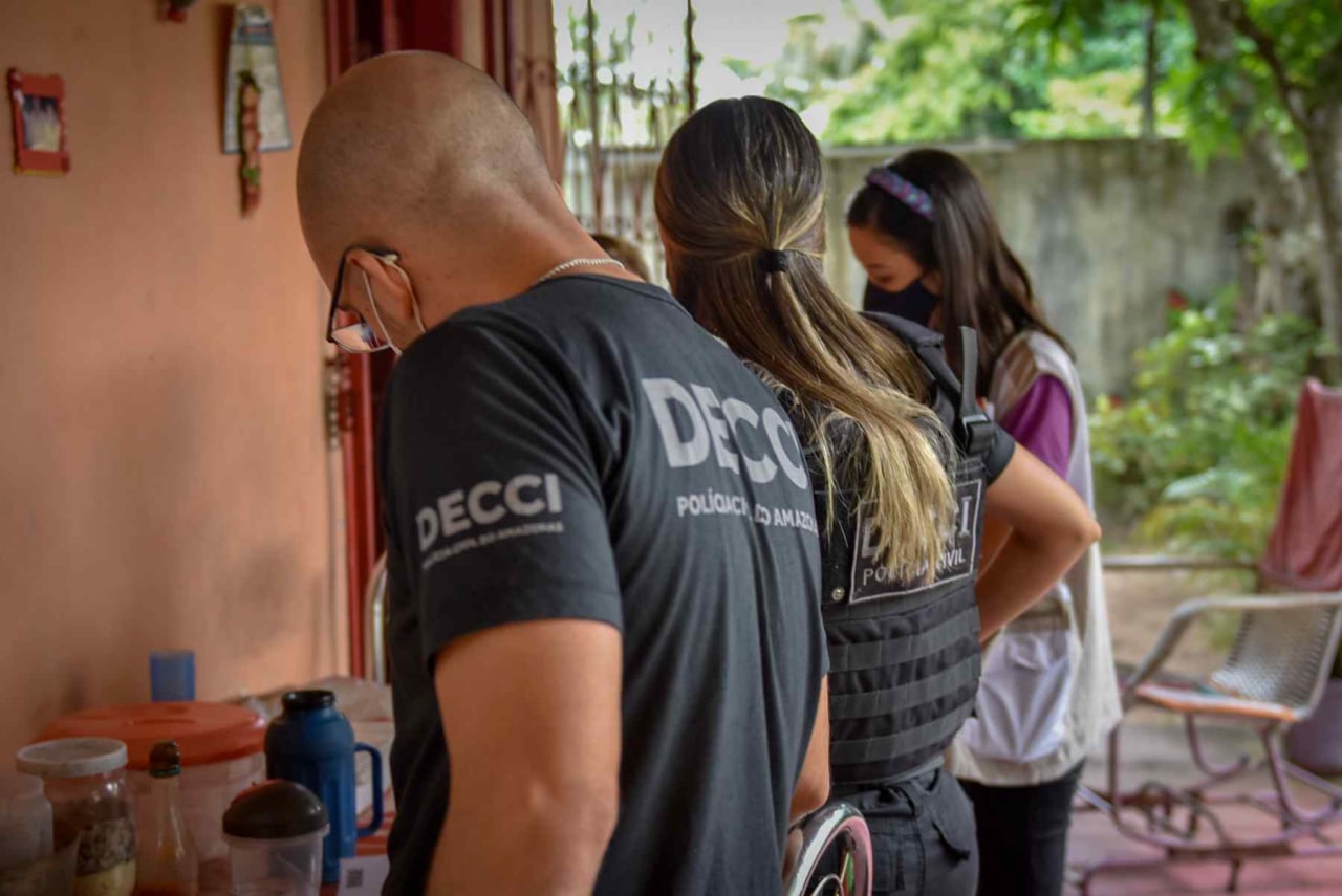 Operação Levítico prende duas pessoas por violência contra idosos em Manaus