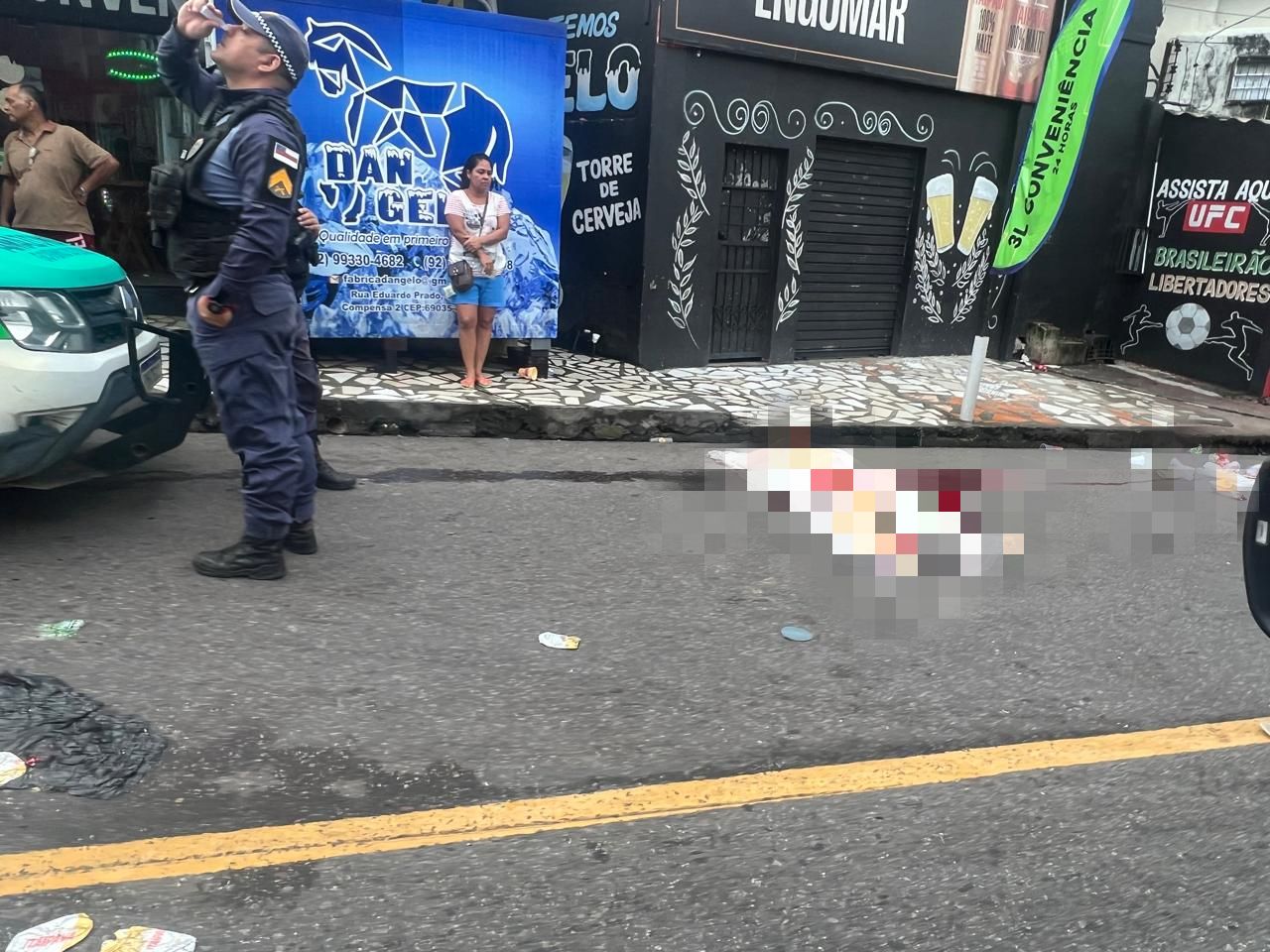 Homem morre ao ser atropelado por carro na frente de bar no Redenção
