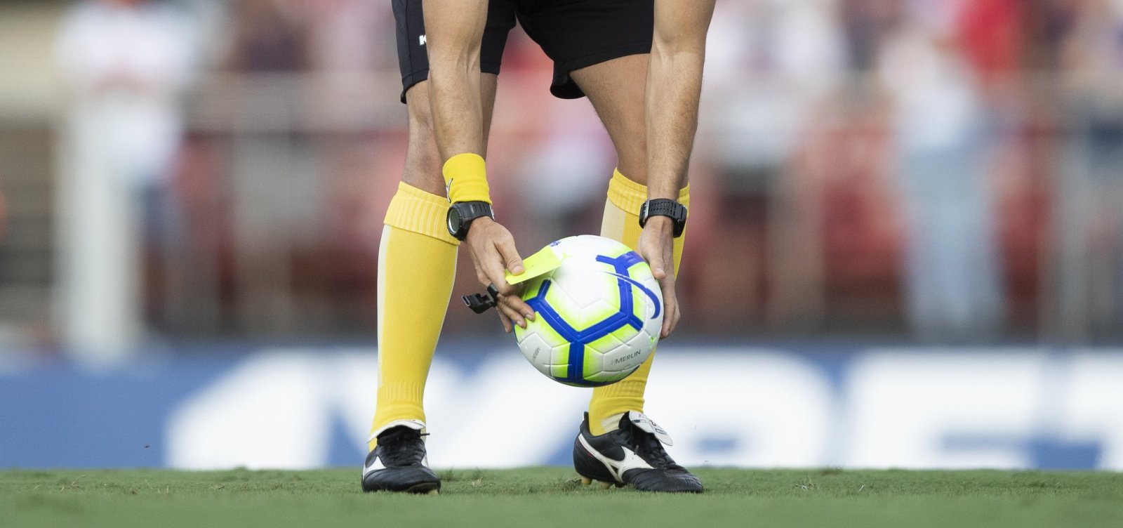 Associação de árbitros quer parar o Brasileirão após acusações de Textor