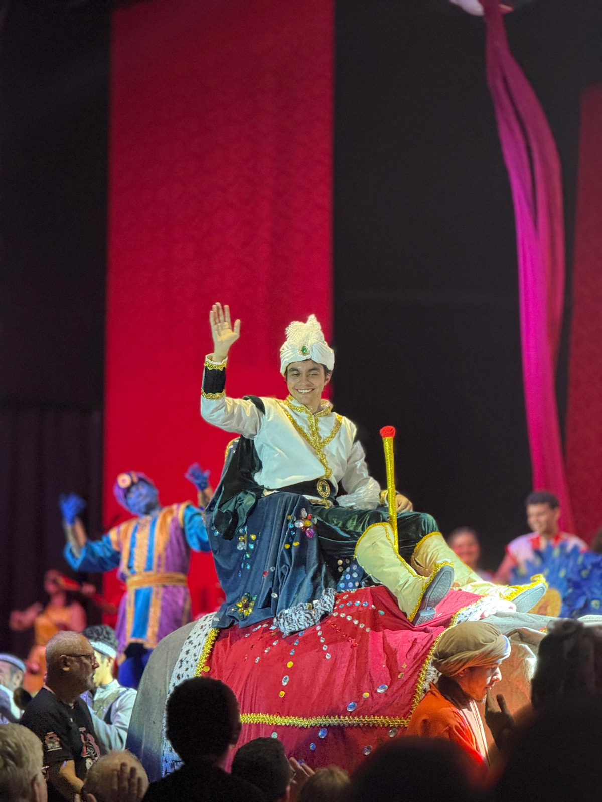 Com entrada gratuita, espetáculo 'Aladin' segue até domingo em Manaus