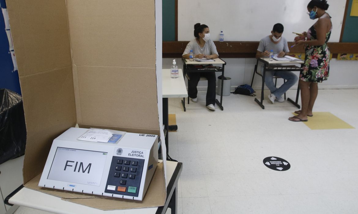Urna terá intervalo para eleitor conferir voto