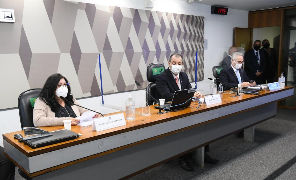 CPI da Pandemia é retomada após intervalo de 5 minutos em Brasília