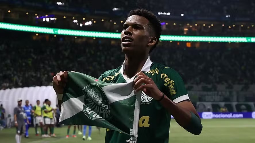 Chelsea prepara proposta a Estêvão, do Palmeiras