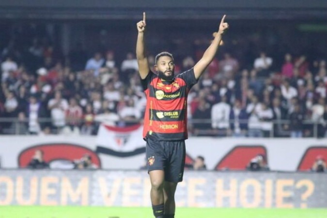 São Paulo acerta contratação de zagueiro Sabino em acordo de produtividade