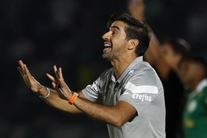 Abel Ferreira diz que entende Neymar e critica gramados no Brasil