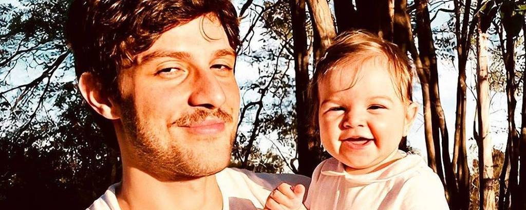 Chay Suede revela o nome de segundo filho com Laura Neiva