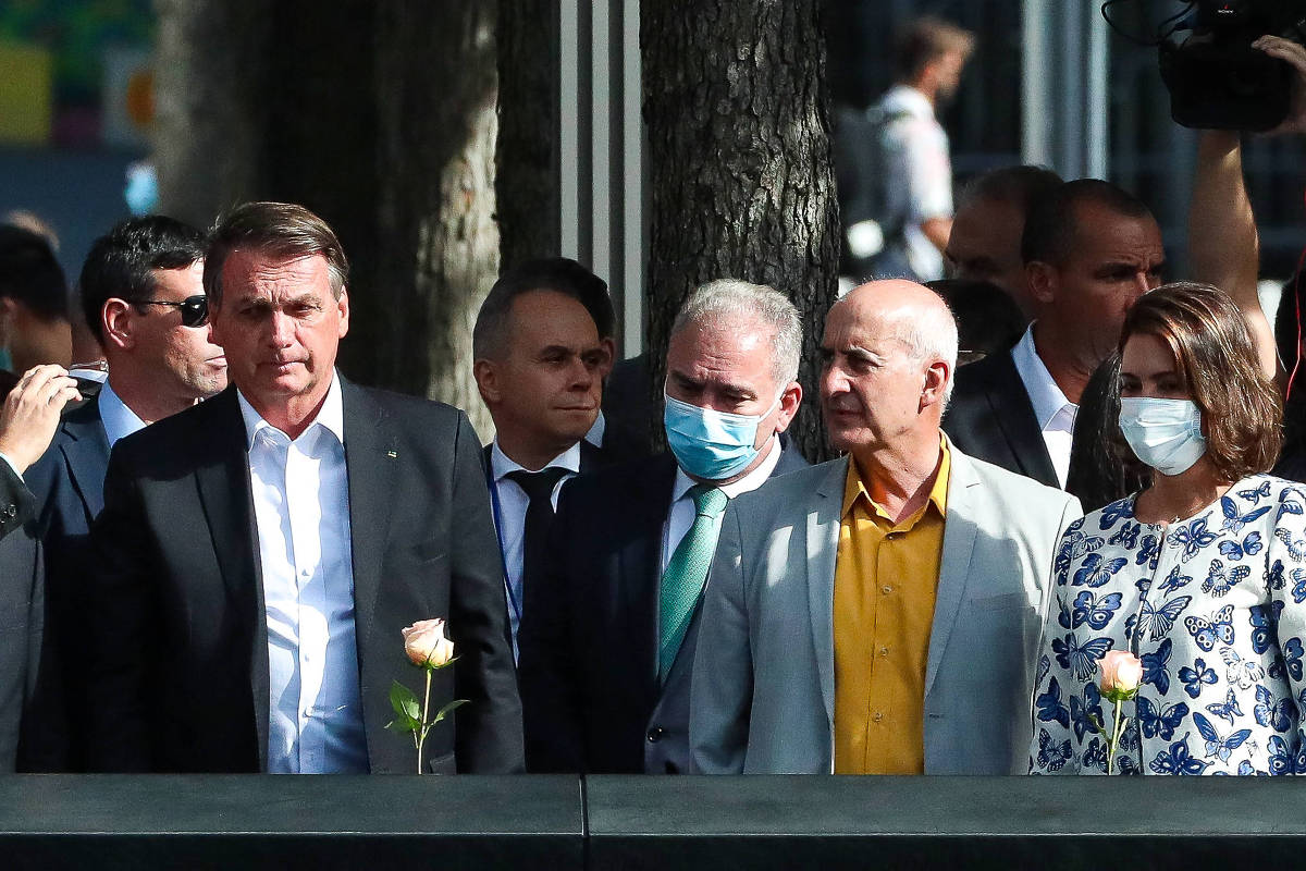 Anvisa quer isolamento social de Bolsonaro e comitiva que foi a Nova York 