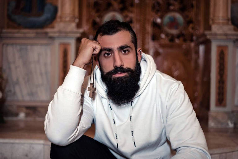 Ex-BBB Kaysar embarca para o Líbano para visitar a família após tragédia