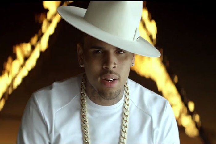 Chris Brown anuncia show extra no Brasil