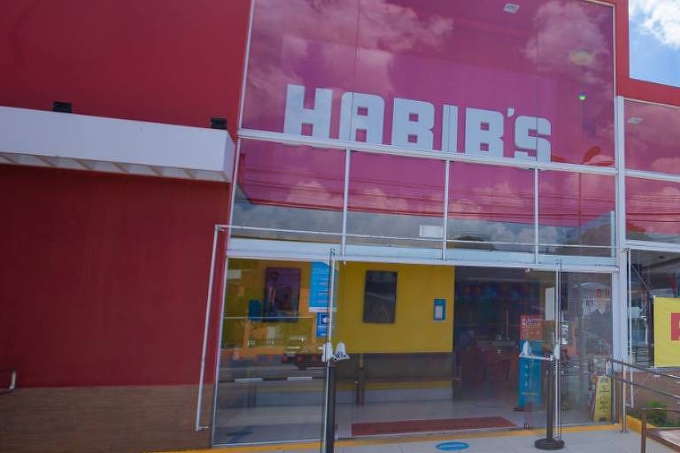 Ex-funcionária será indenizada após denunciar cárcere privado no Habib's