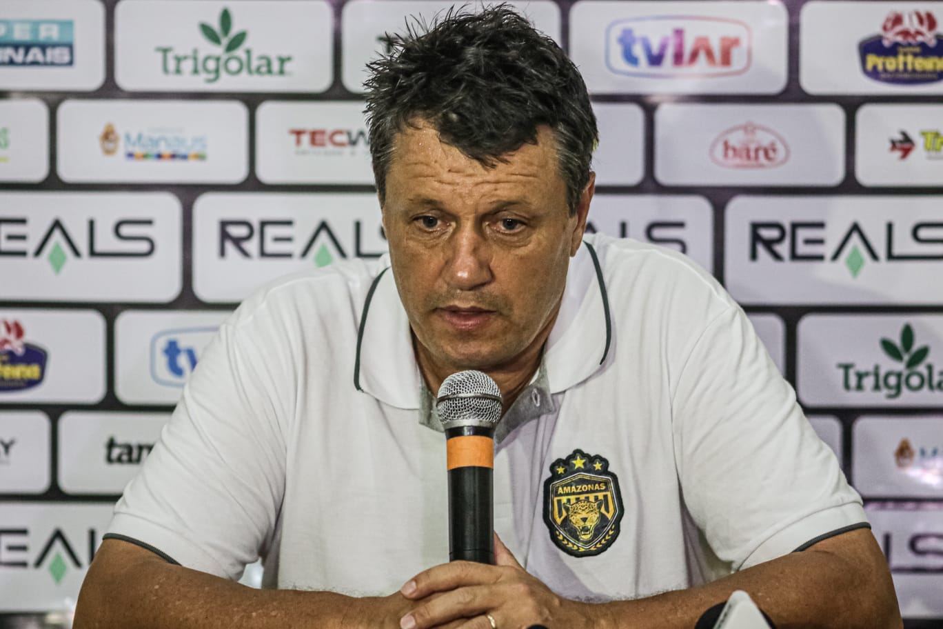 Cruzeiro encaminha contratação de Adilson Batista após demissão do Amazonas