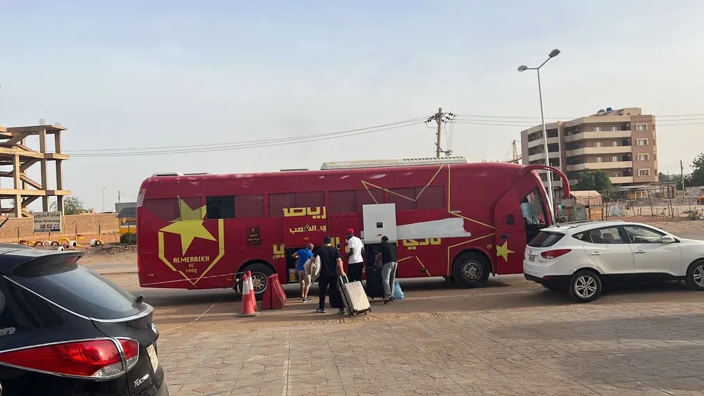 Jogadores brasileiros fogem da guerra no Sudão de ônibus e chegam ao Egito 
