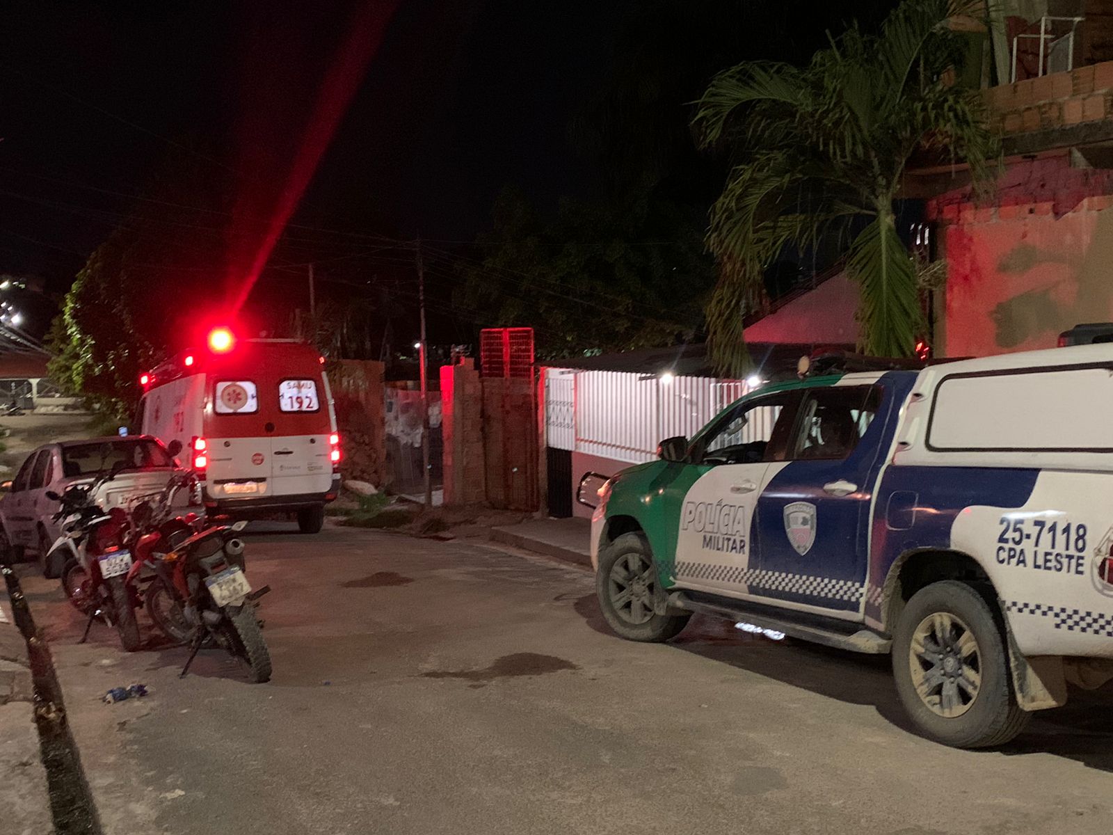 Homem é espancado e baleado na cabeça após ameaçar moradores no Monte Sião