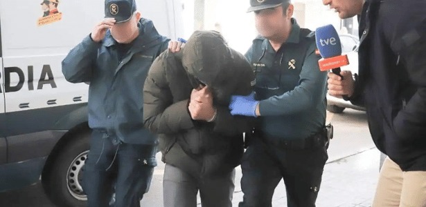 Padre é preso com o namorado por vender Viagra e afrodisíacos ilegais