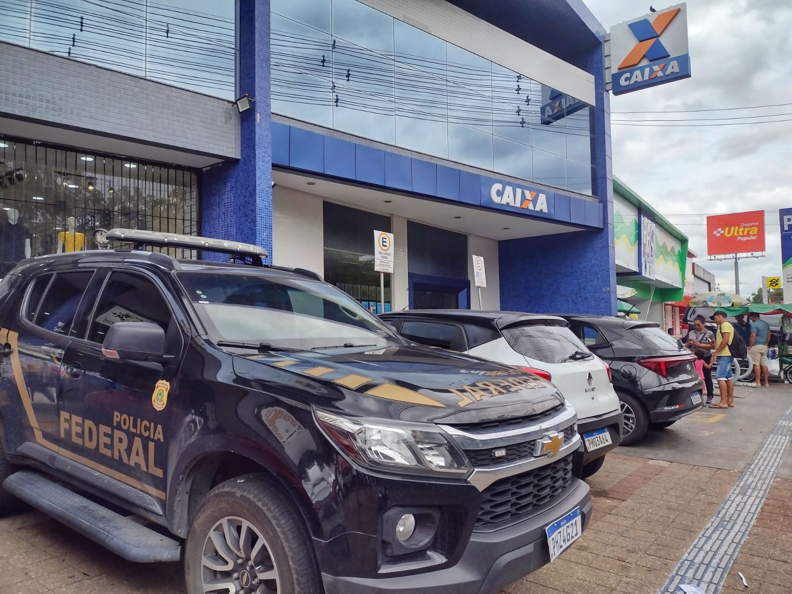 Agência da Caixa Econômica é alvo de criminosos na Compensa em Manaus  