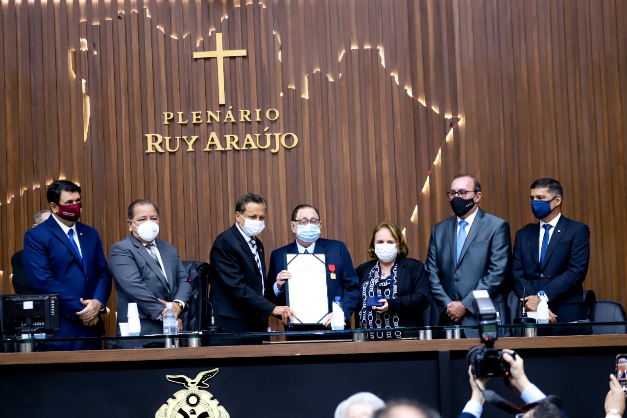 Desembargador Alcemir Figliuolo é homenageado na Aleam