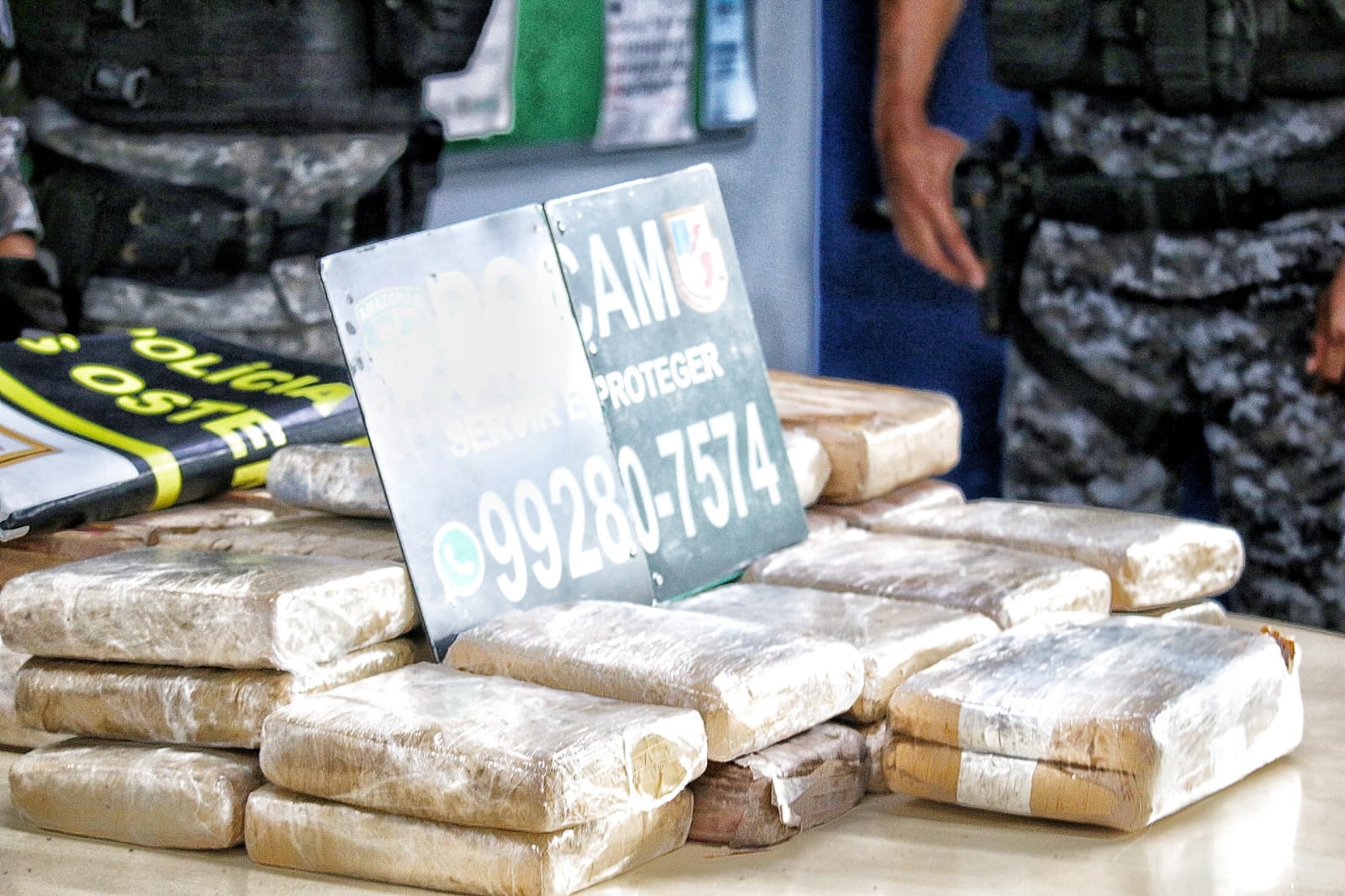 Polícia apreende meio milhão de reais em drogas dentro de barco em Manaus